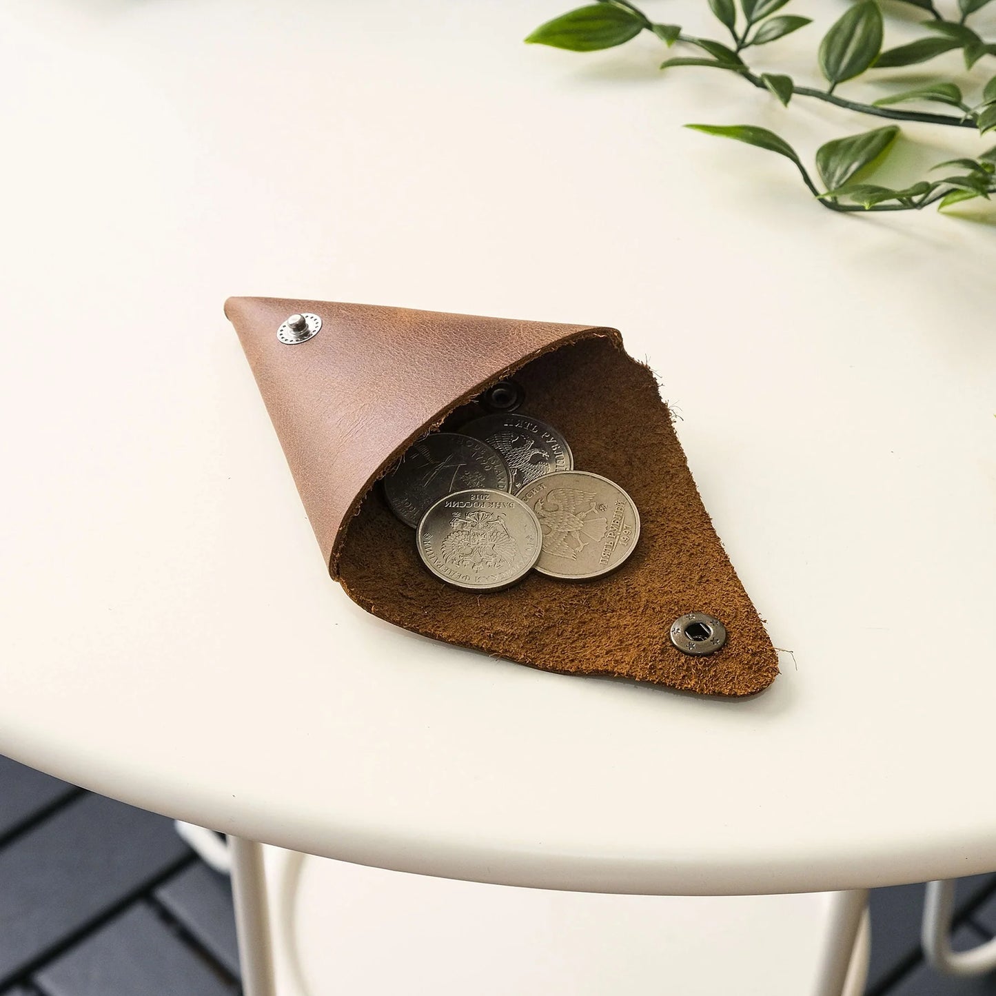 Discover the Elegance of Bamby Genuine Leather Coin Pouch – A Luxurious Minimalist Design for the Modern Man
