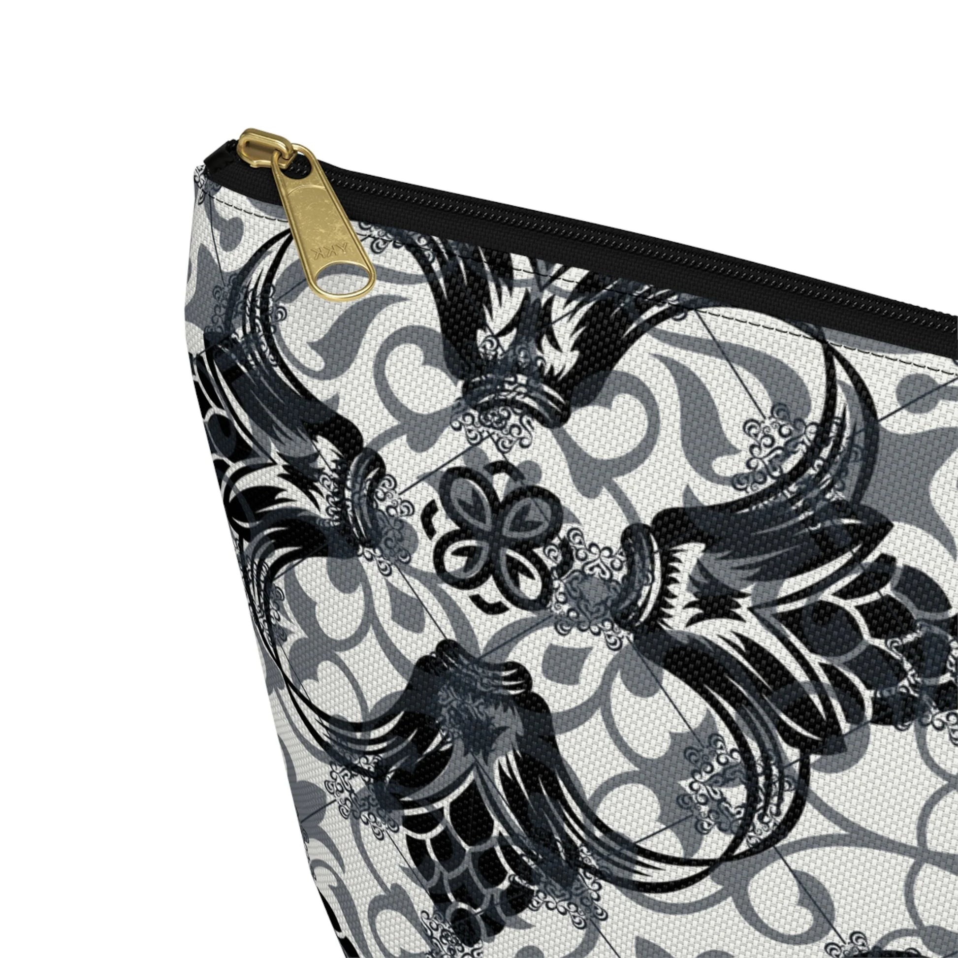 Discover the Stylish & Durable Minimalist Accessory Pouch - ITALIANA by Queennoble for the Perfect Organization Solution!
