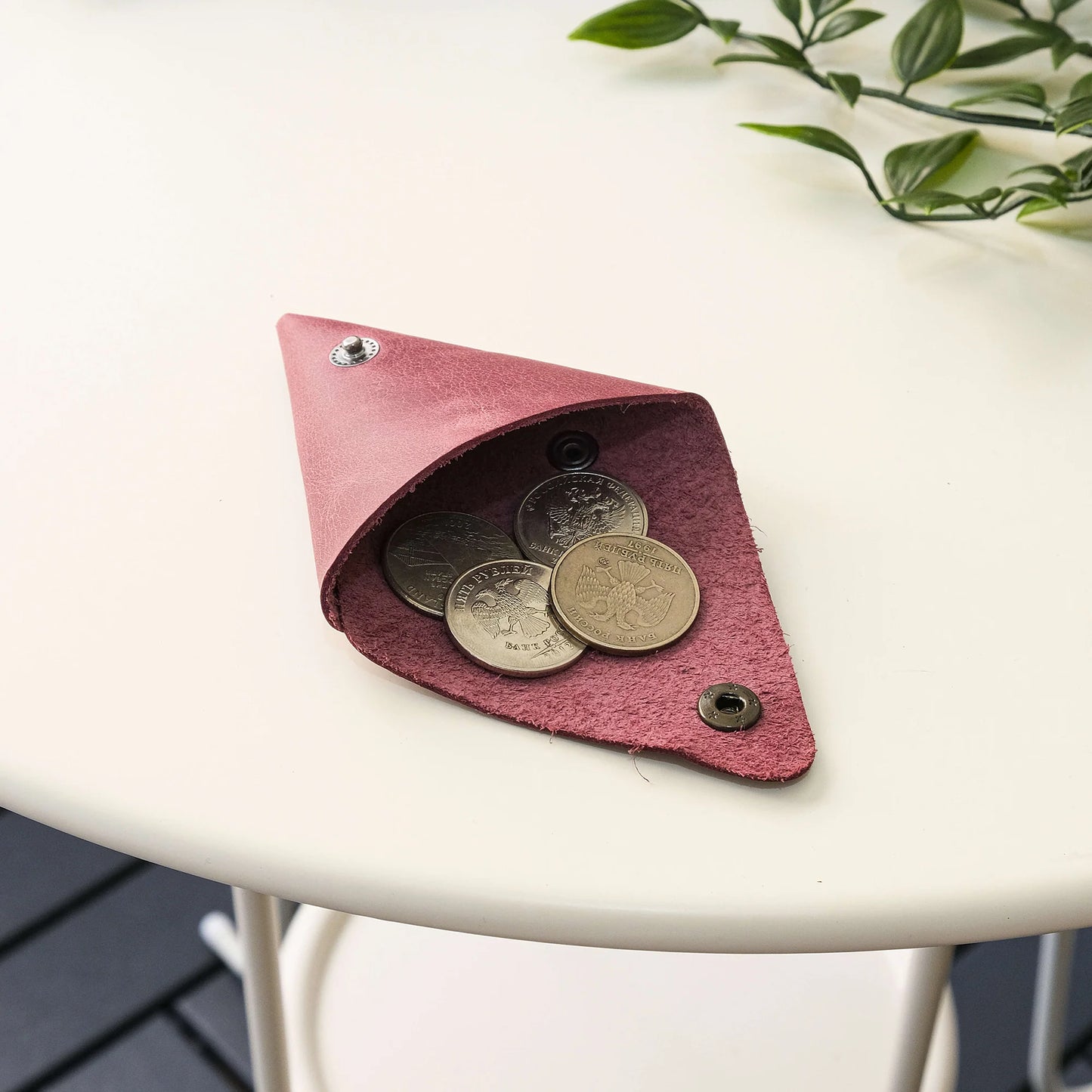 Discover the Elegance of Bamby Genuine Leather Coin Pouch – A Luxurious Minimalist Design for the Modern Man