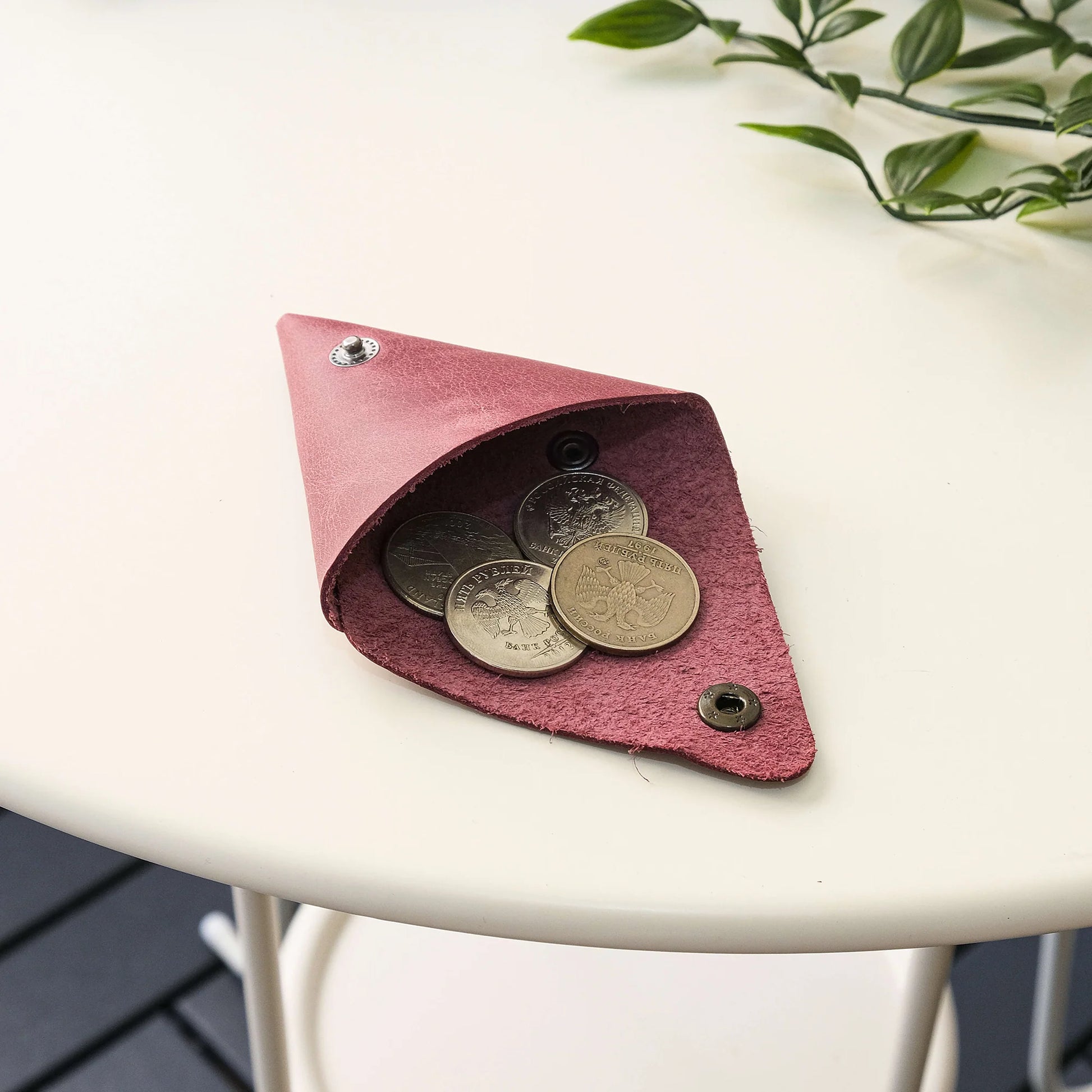 Discover the Elegance of Bamby Genuine Leather Coin Pouch – A Luxurious Minimalist Design for the Modern Man
