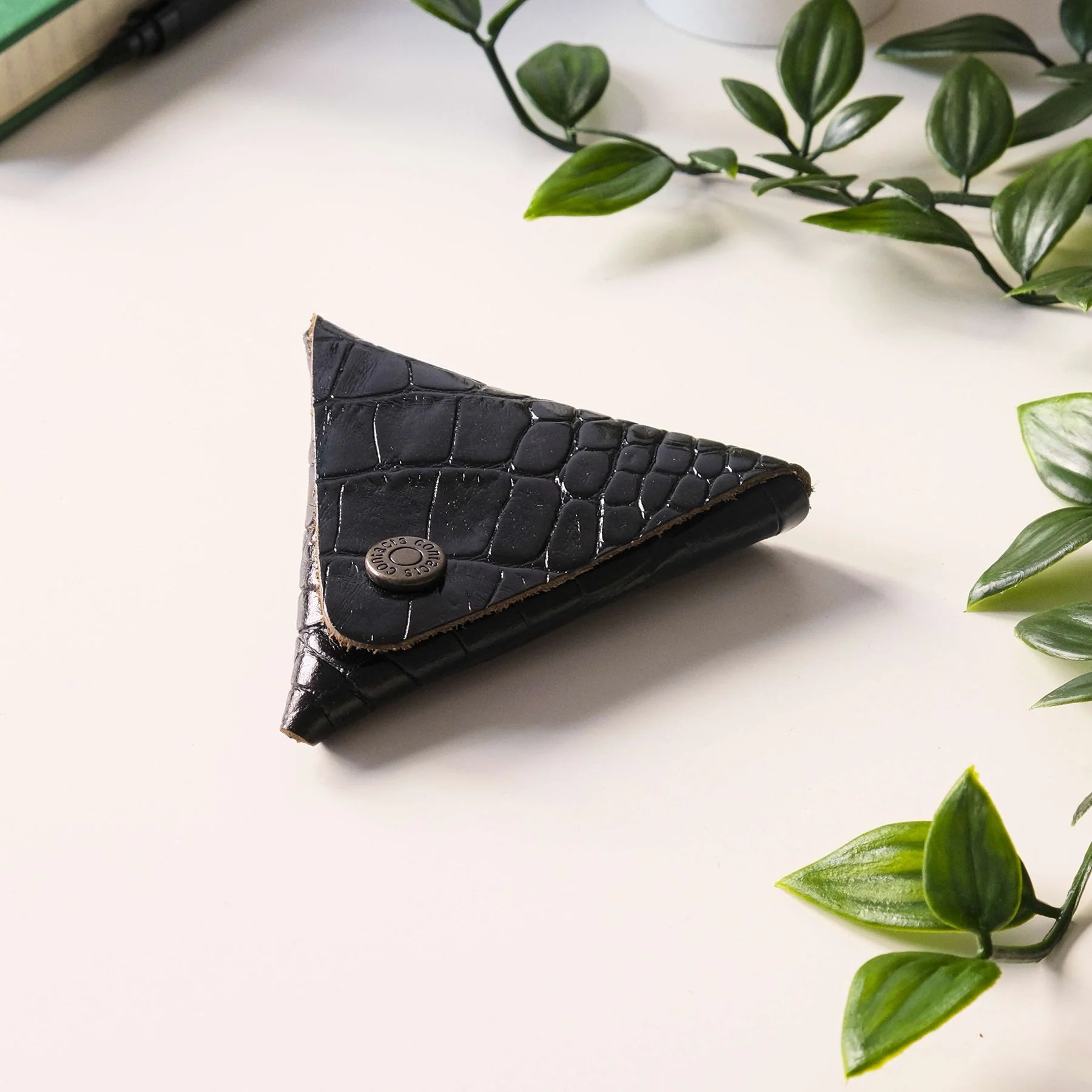 Discover the Elegance of Bamby Genuine Leather Coin Pouch – A Luxurious Minimalist Design for the Modern Man