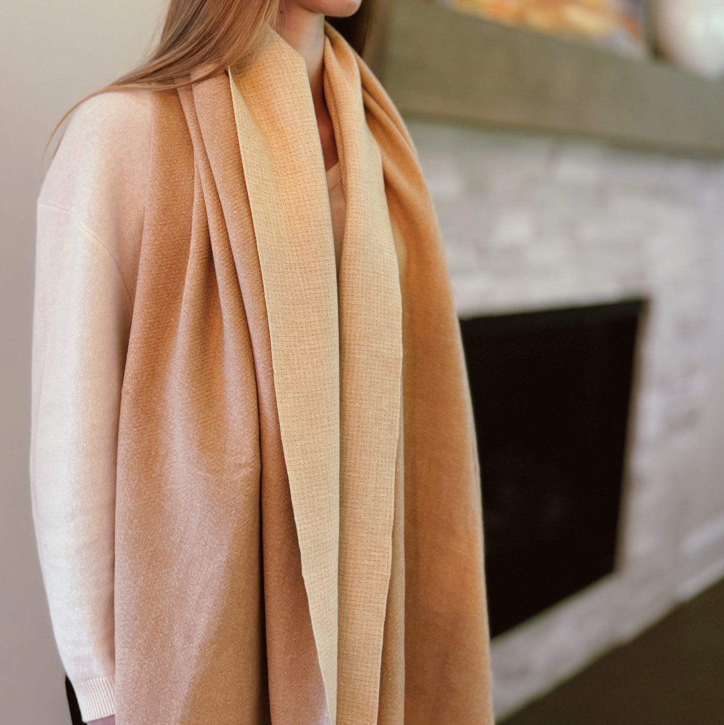 Transform Your Look with the Luxurious Reversible Double-Sided Scarf