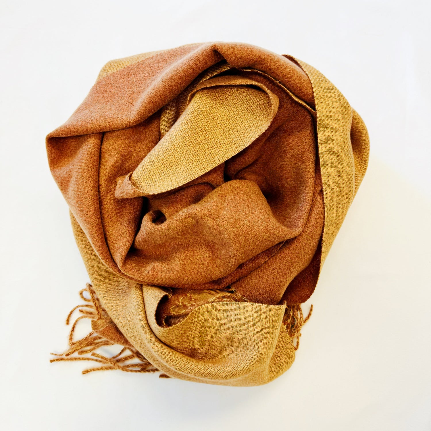 Transform Your Look with the Luxurious Reversible Double-Sided Scarf