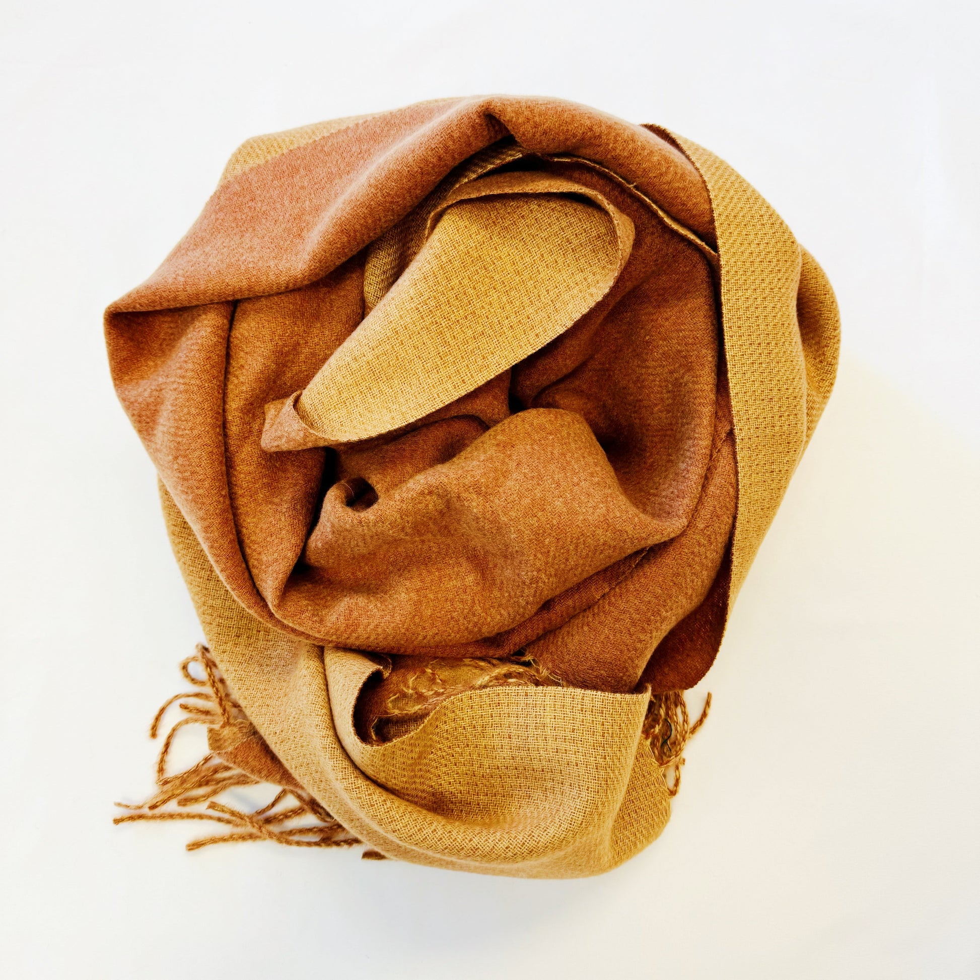 Transform Your Look with the Luxurious Reversible Double-Sided Scarf
