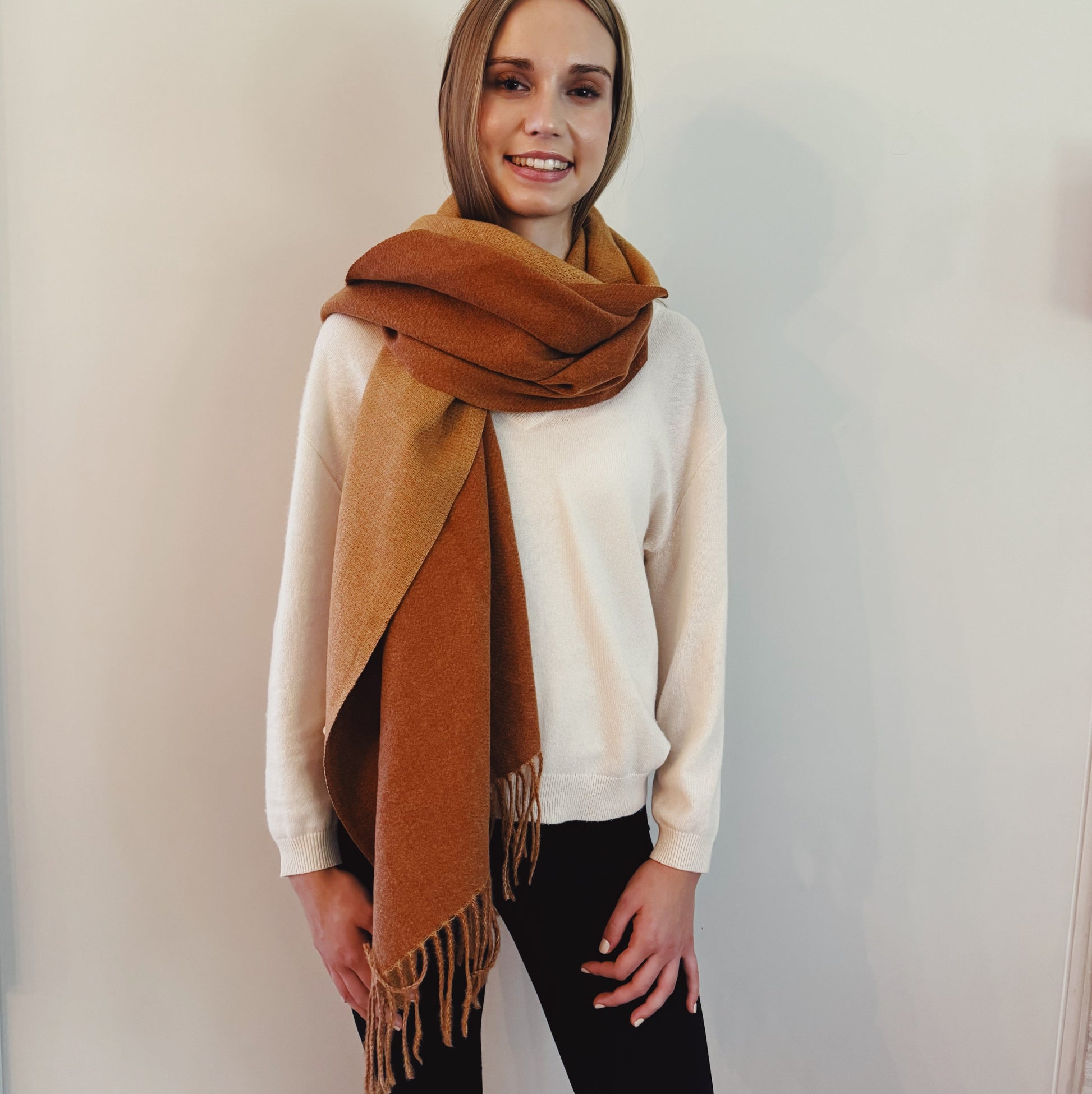 Transform Your Look with the Luxurious Reversible Double-Sided Scarf