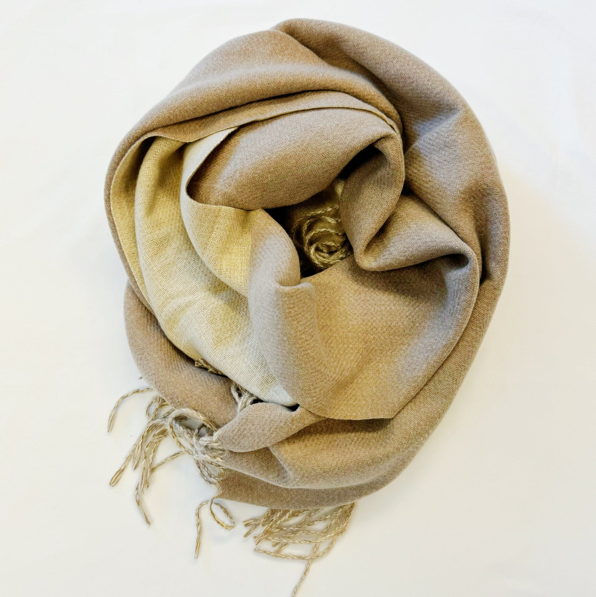 Transform Your Look with the Luxurious Reversible Double-Sided Scarf