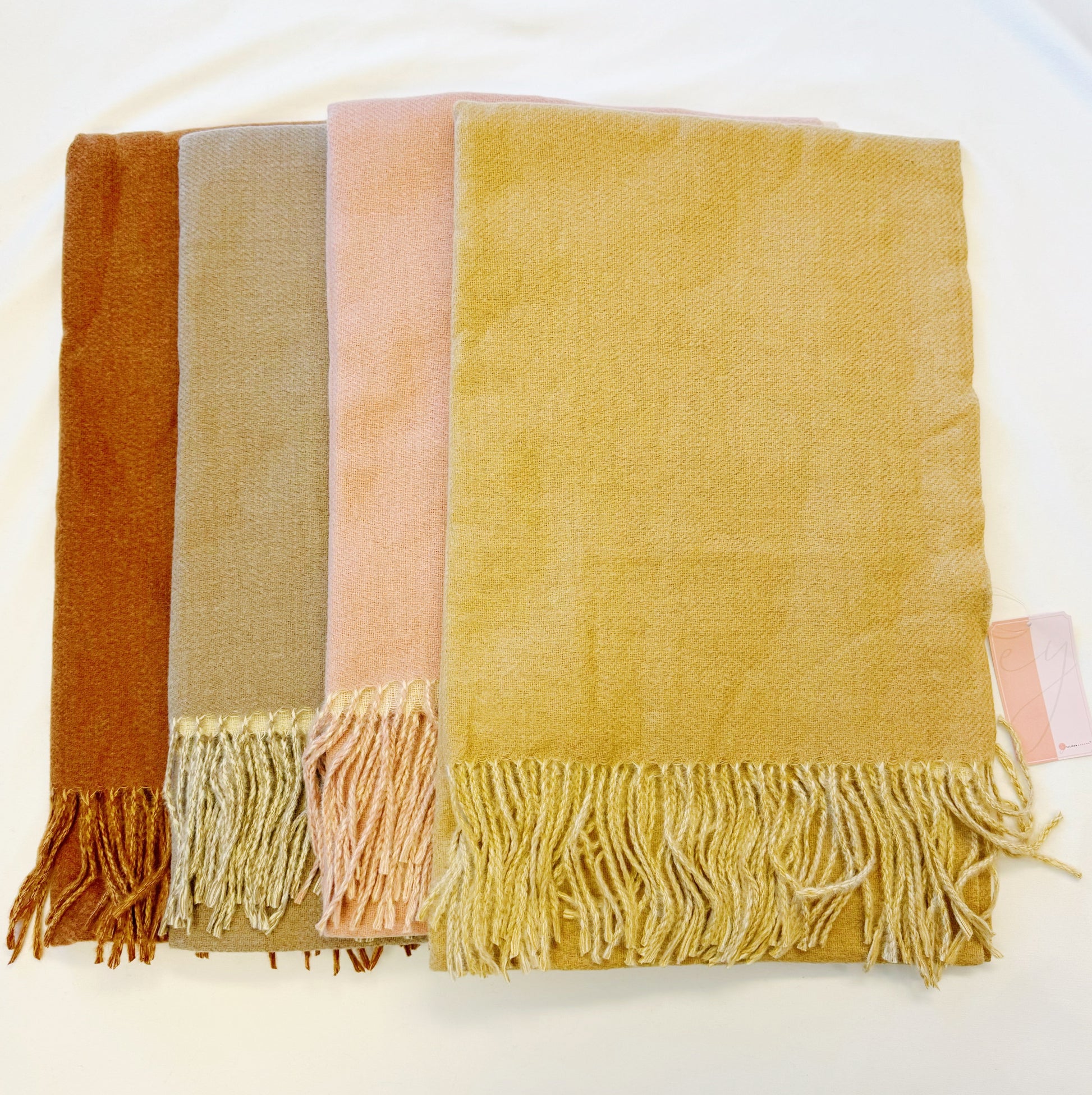 Transform Your Look with the Luxurious Reversible Double-Sided Scarf