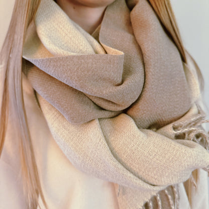 Transform Your Look with the Luxurious Reversible Double-Sided Scarf
