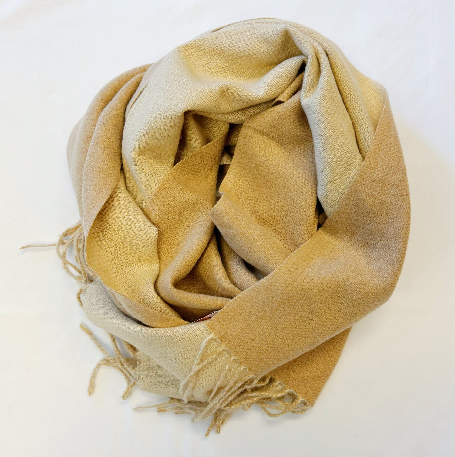 Transform Your Look with the Luxurious Reversible Double-Sided Scarf